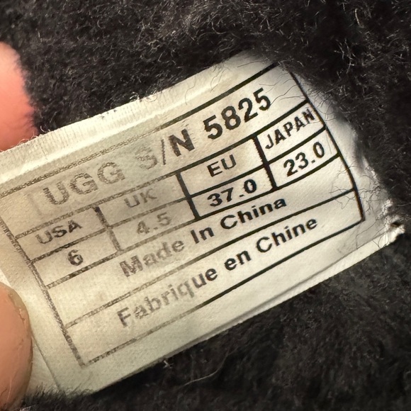 UGG Black Classic Short Boot, Size 6 - Picture 6 of 6